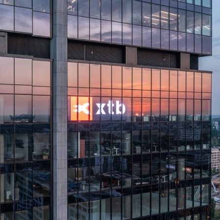 XTB and VanEck Partnership to Expand ETF Investments in Spain